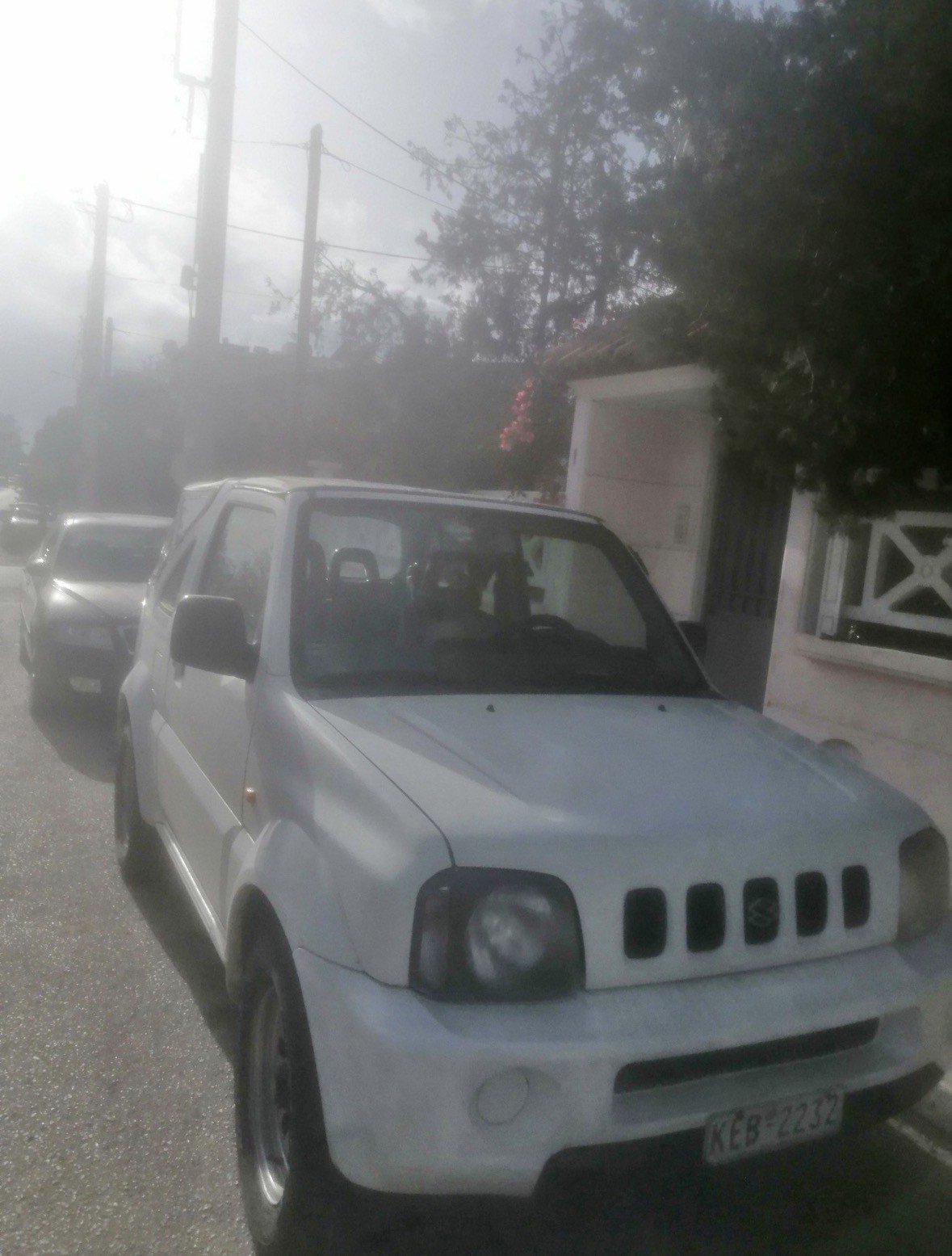 Numer rejestracyjny KEB2232 posiada Suzuki Jimny