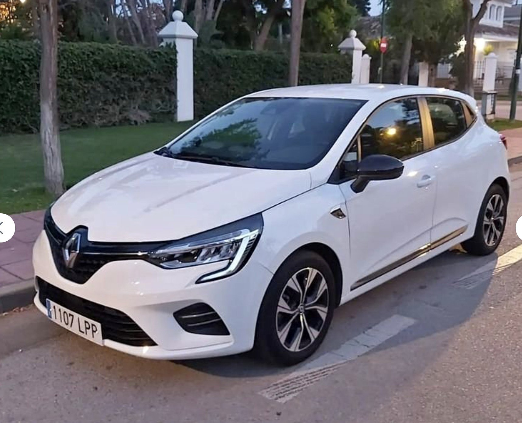 Numer rejestracyjny 1107LPP posiada RENAULT CLIO BUSINESS 1.0TCE