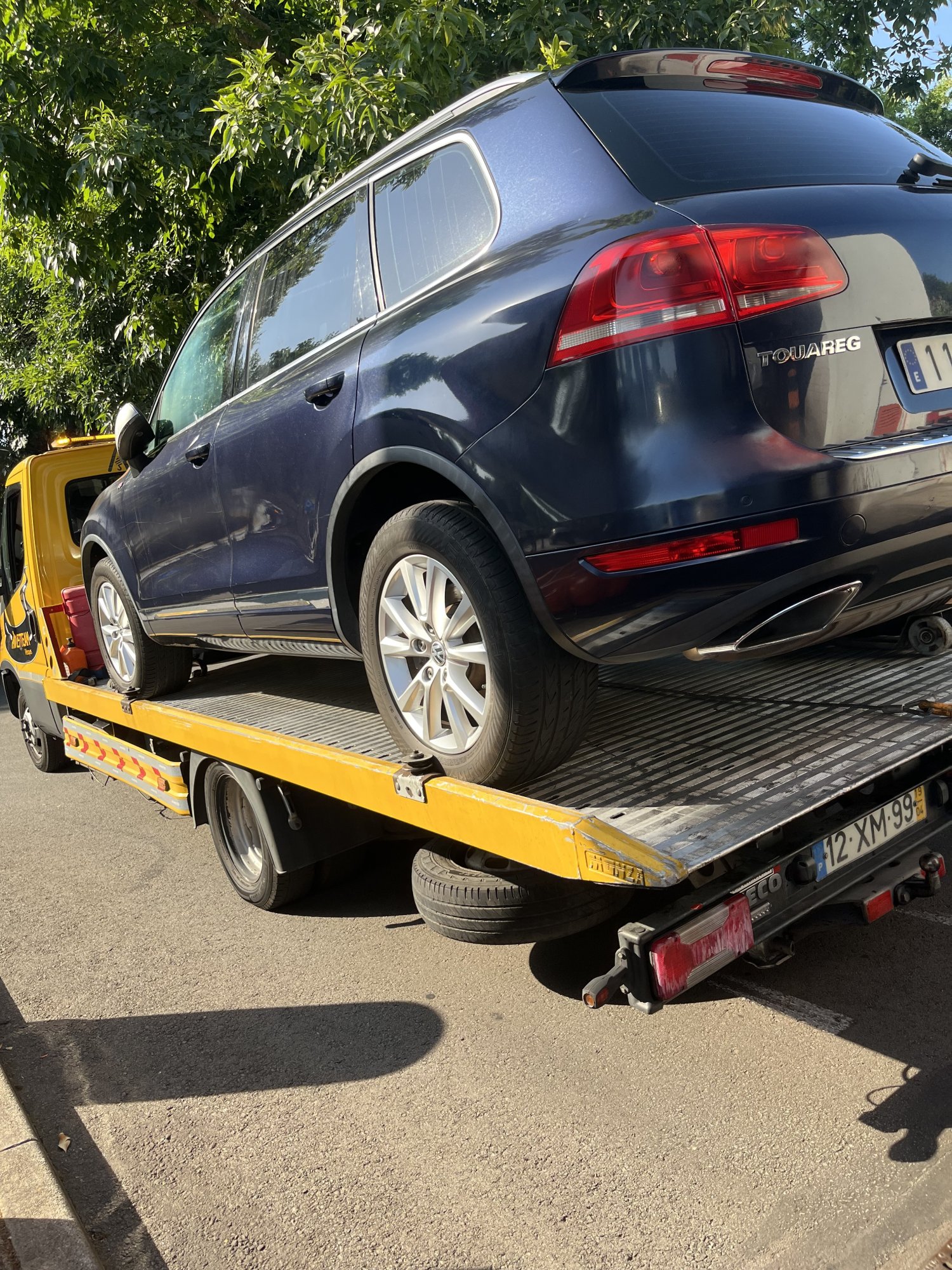Numer rejestracyjny 12XM99 posiada Volkswagen Touareg