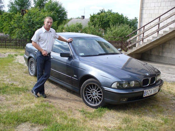 Numer rejestracyjny BZA 18EP posiada BMW  - BZA18EP