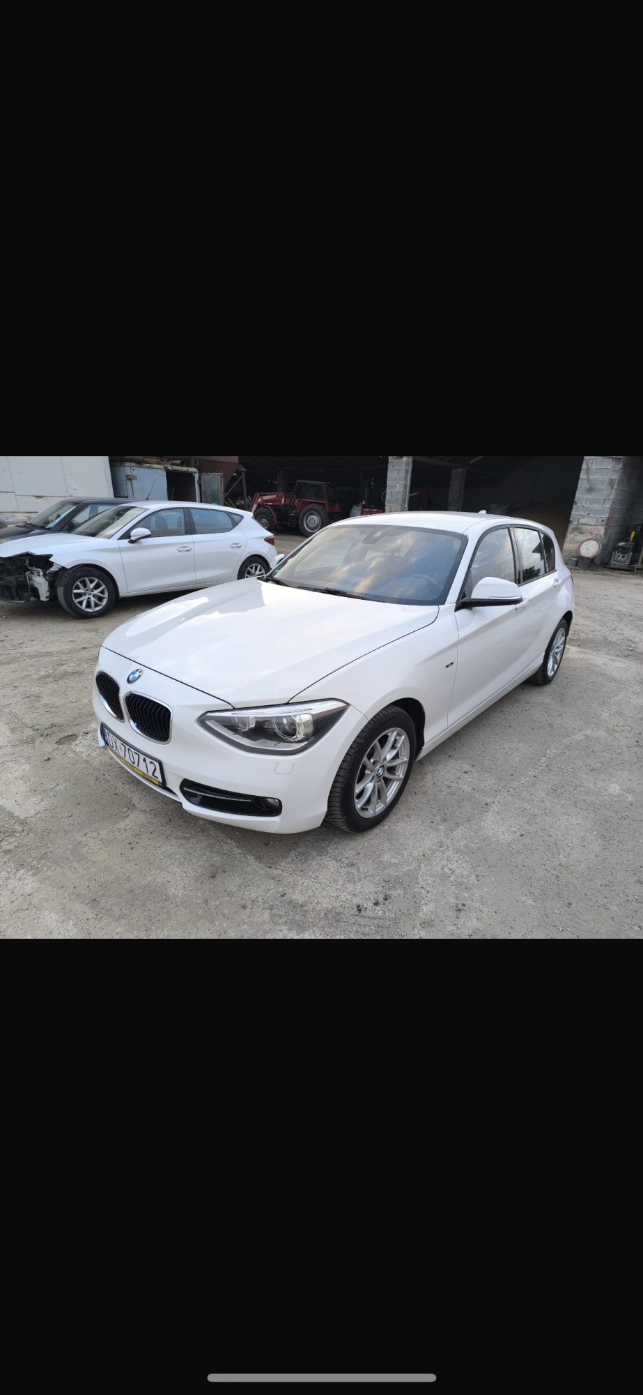 Numer rejestracyjny DJ0712 posiada BMW 1 Series