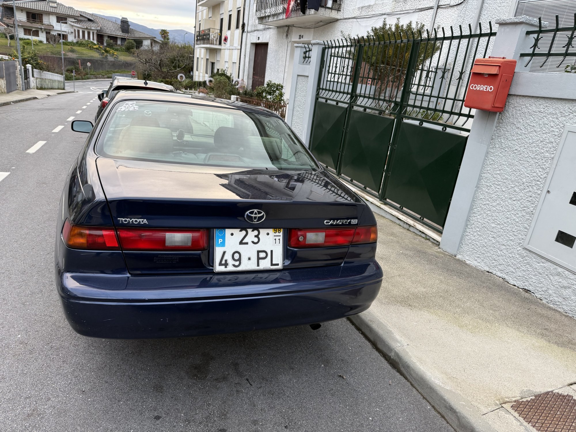 Numer rejestracyjny 2349PL posiada Toyota Camry