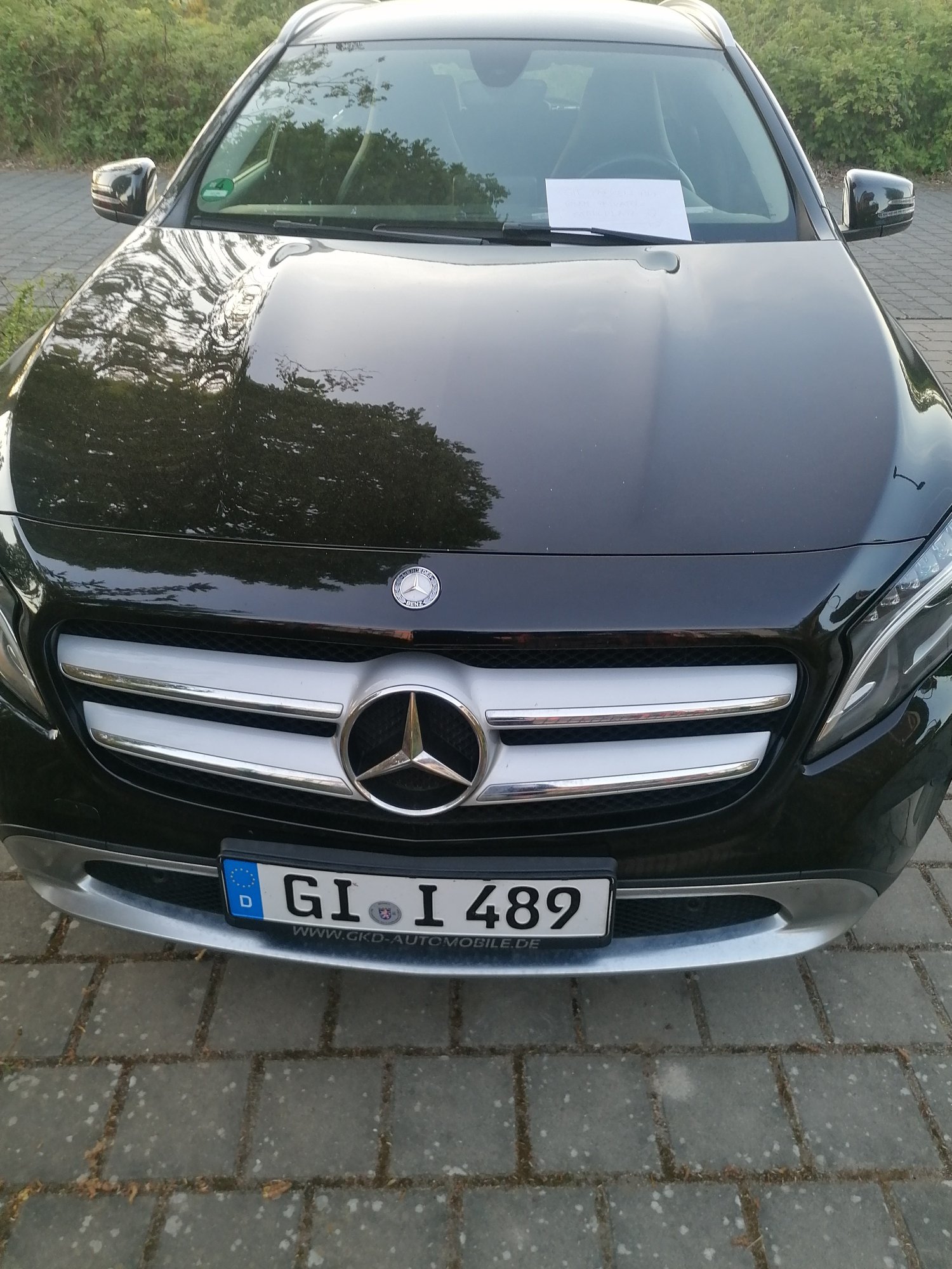 Numer rejestracyjny GII489 posiada Mercedes 