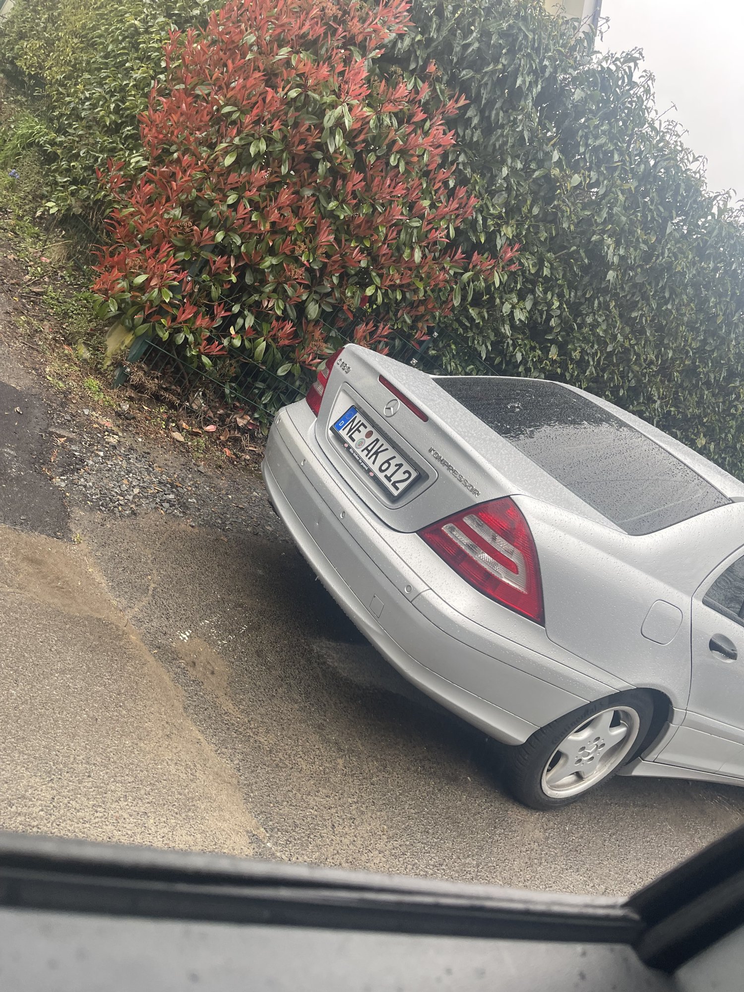 Numer rejestracyjny NEAK6122 posiada Mercedes C-Class 220 CDI