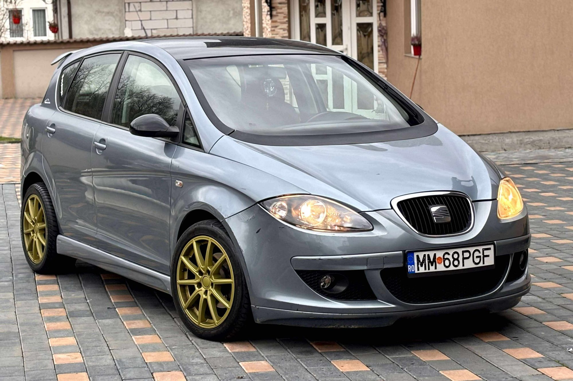 Numer rejestracyjny MM68PGF posiada SEAT Altea