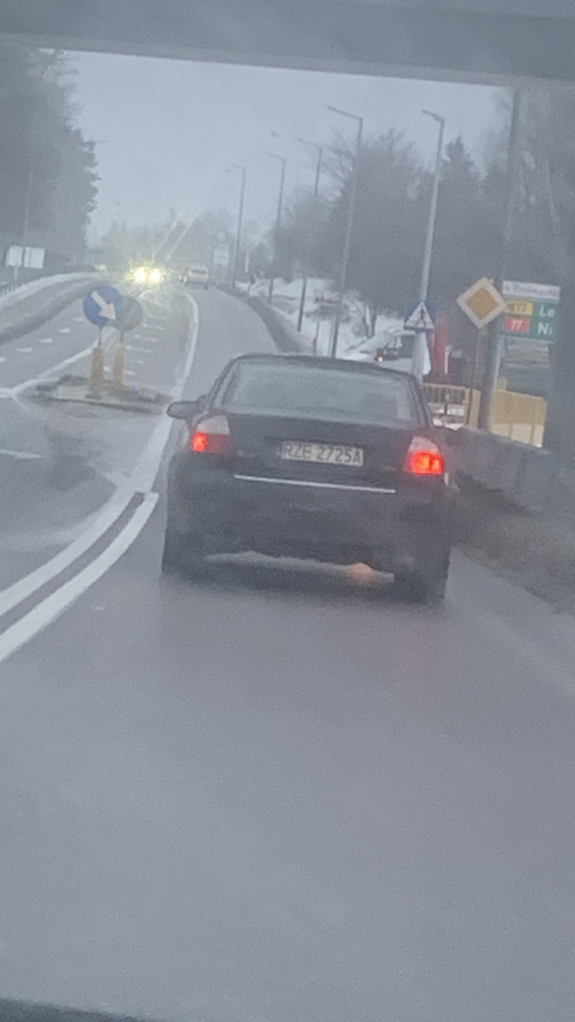 Numer rejestracyjny RZE 2725A posiada AUDI A4 1.8 KAT - RZE2725A