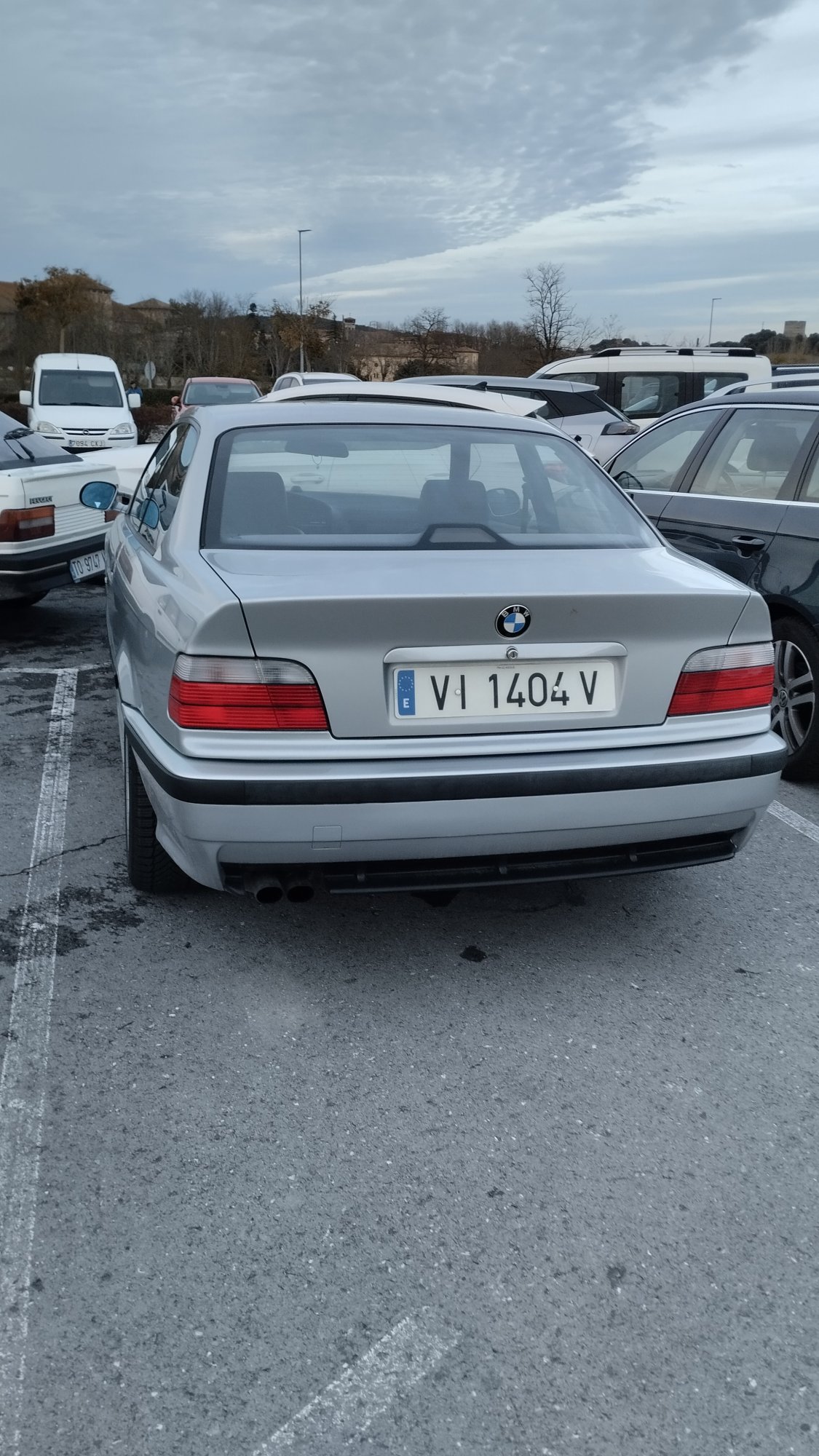 Numer rejestracyjny VI1404V posiada BMW SERIE 3
