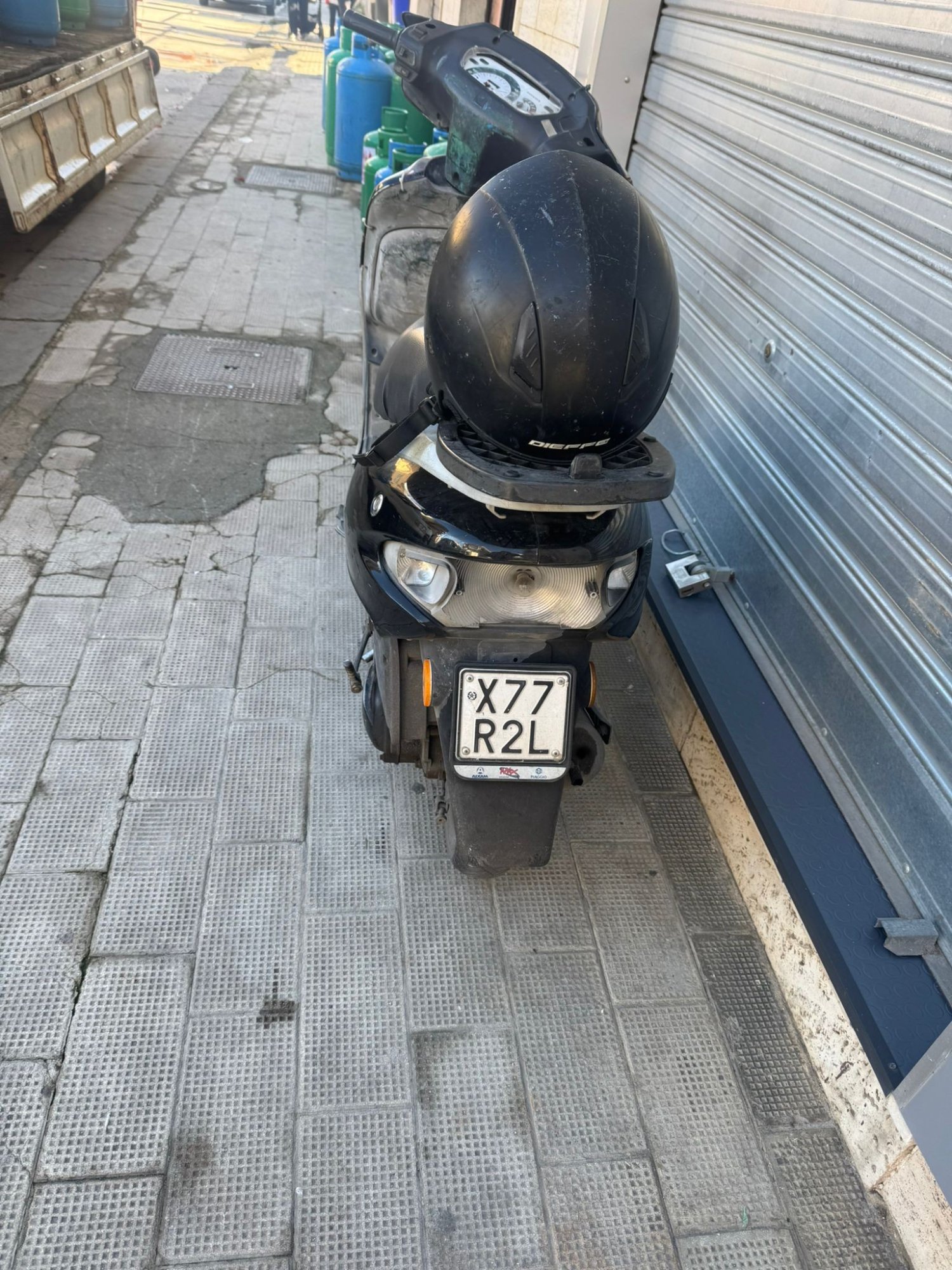 Numer rejestracyjny X77R2L posiada  