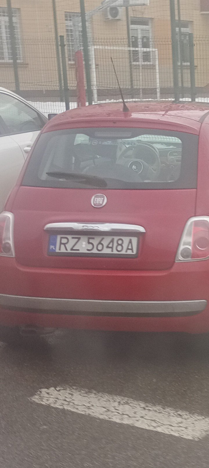 Numer rejestracyjny RZ 5648A posiada FIAT 500 1.2 MR`07 E5 Pur-O2 Aut. - RZ5648A