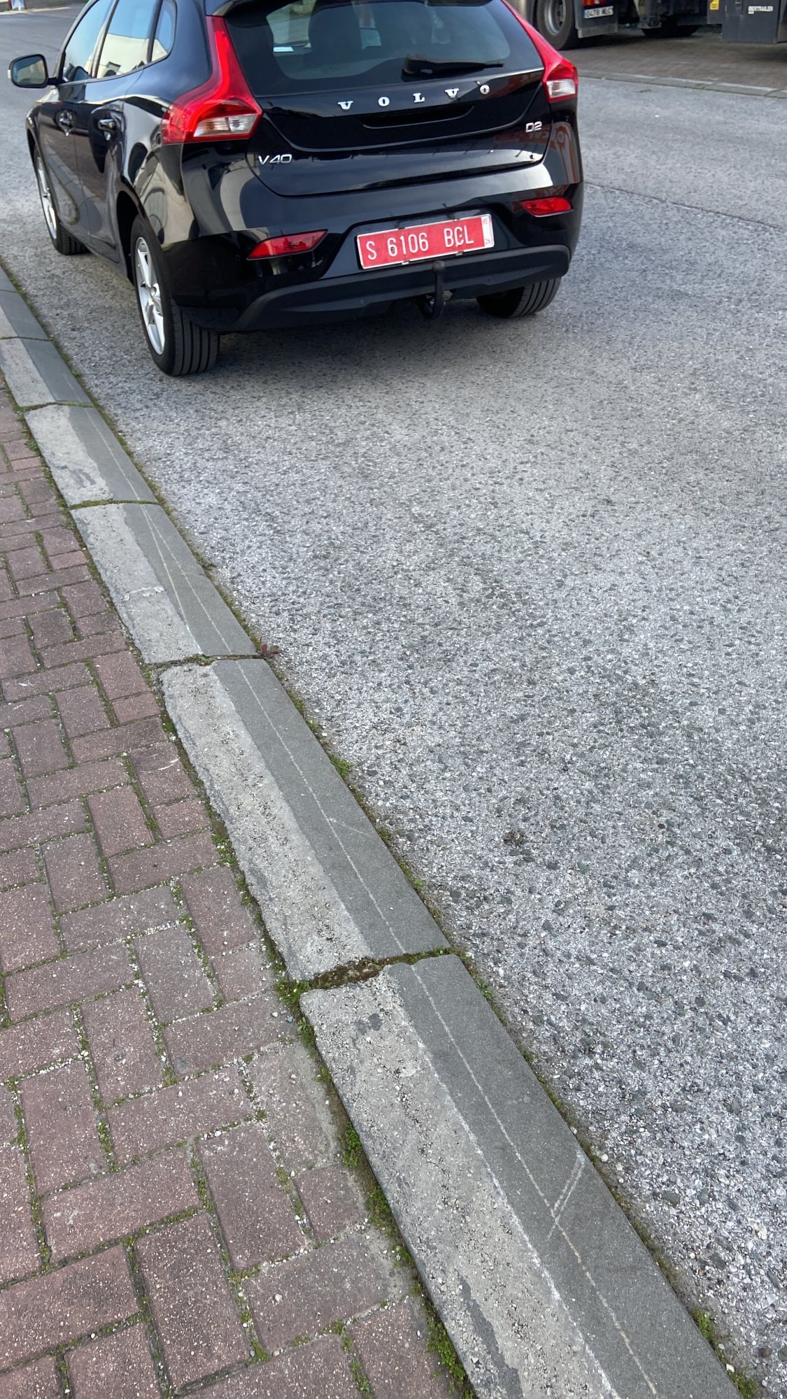 Numer rejestracyjny S6106BCL posiada Volvo V40 D2