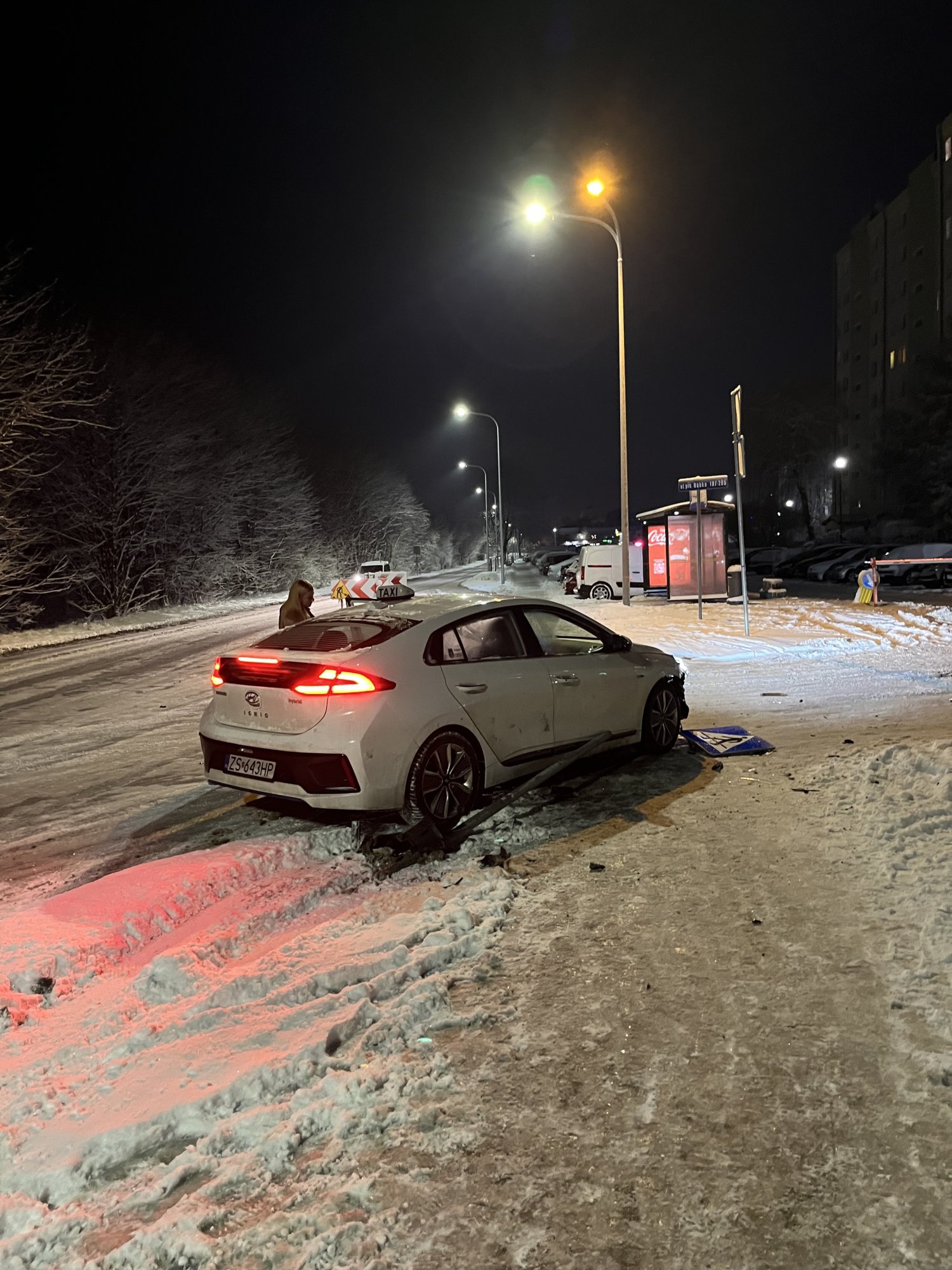 Numer rejestracyjny ZS 643GH posiada BMW 316 I - ZS643GH