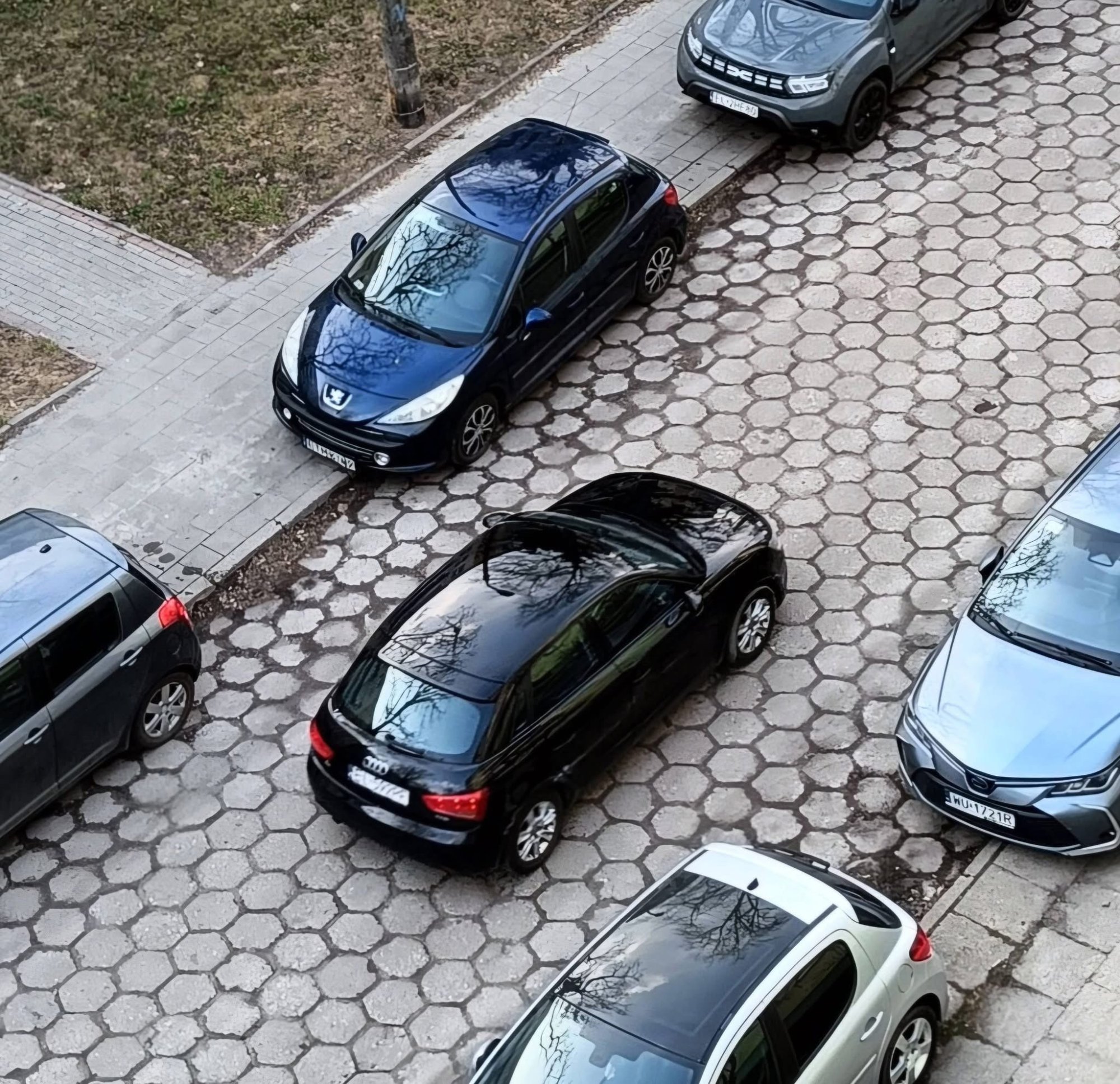 Numer rejestracyjny WE 921XR posiada NISSAN Qashqai II 1.3 MR`18 E6d Acenta DCT - WE921XR