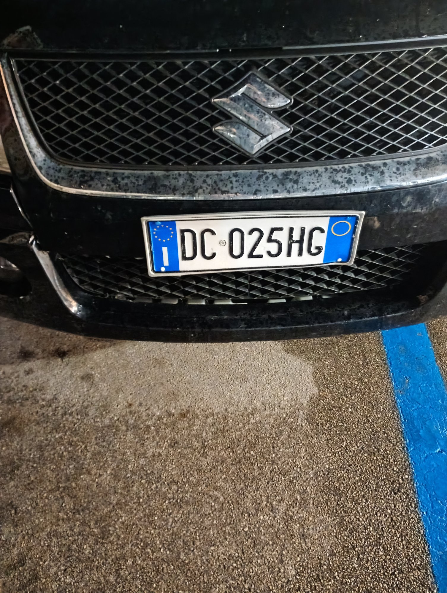 Numer rejestracyjny DC025HG posiada SUZUKI Grand Vitara 2a