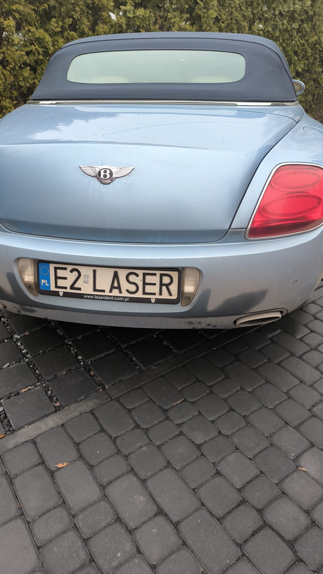 Numer rejestracyjny E2LASER posiada BENTLEY CONTINENTAL