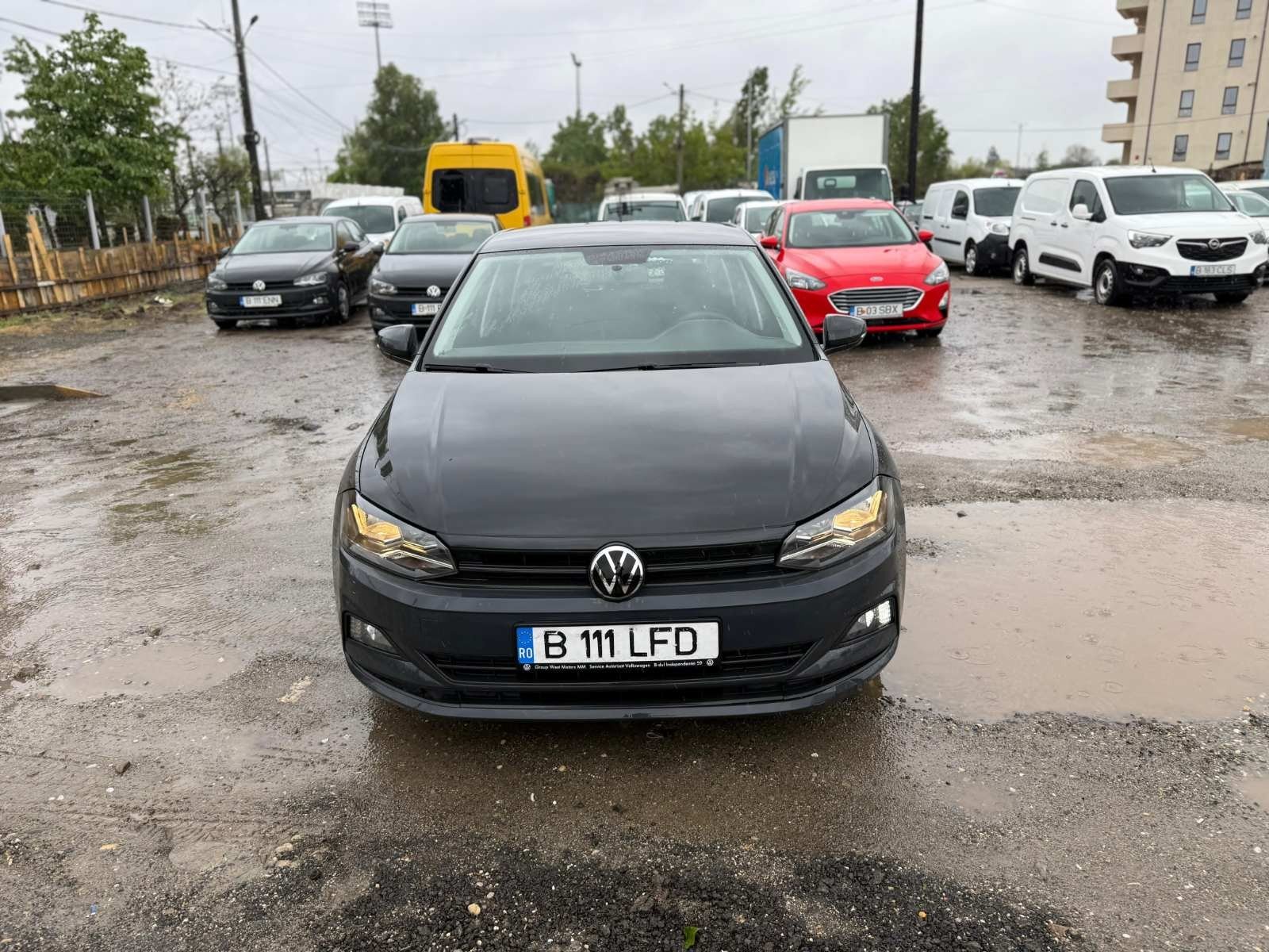 Numer rejestracyjny B111LFD posiada Volkswagen Polo