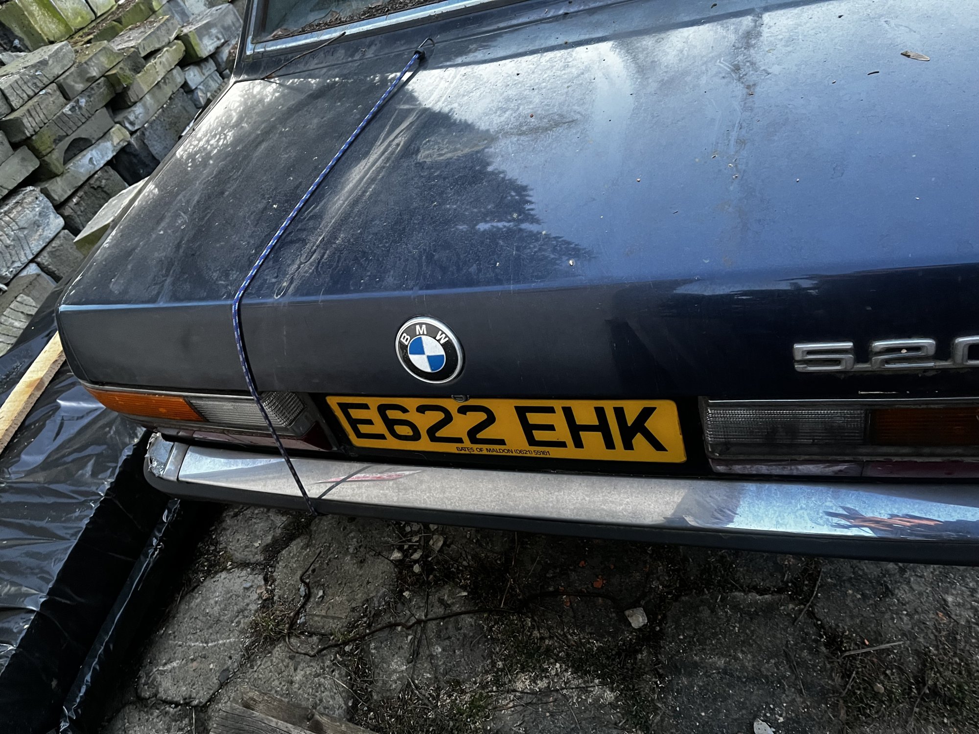 Numer rejestracyjny E622EHK posiada BMW  520