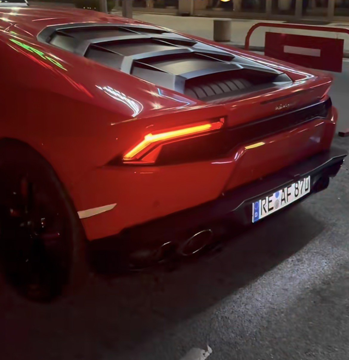 Registreringsnumret REAF8410 har Lamborghini Huracán