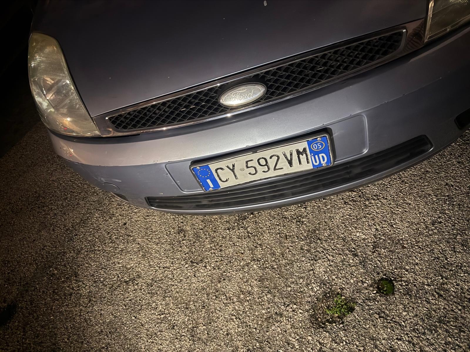 Die Registrierungsnummer CY592VM hat PEUGEOT 206