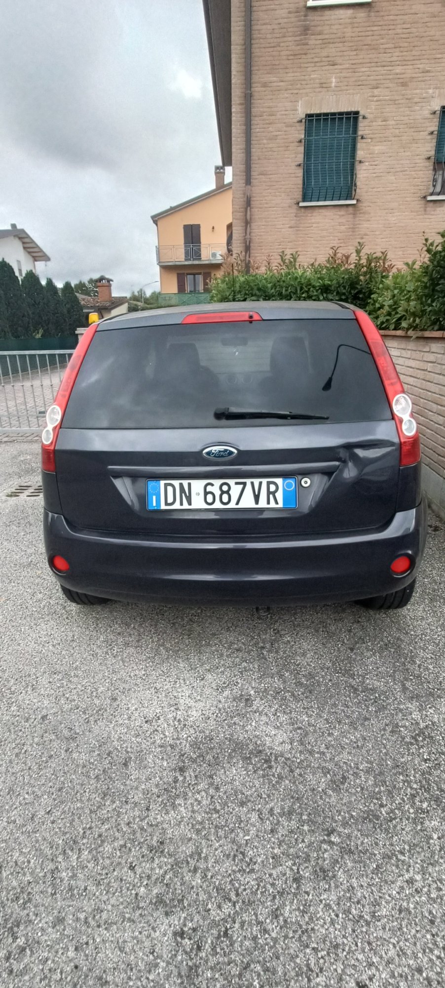 Numer rejestracyjny DN687VR posiada FORD Fiesta 5a serie