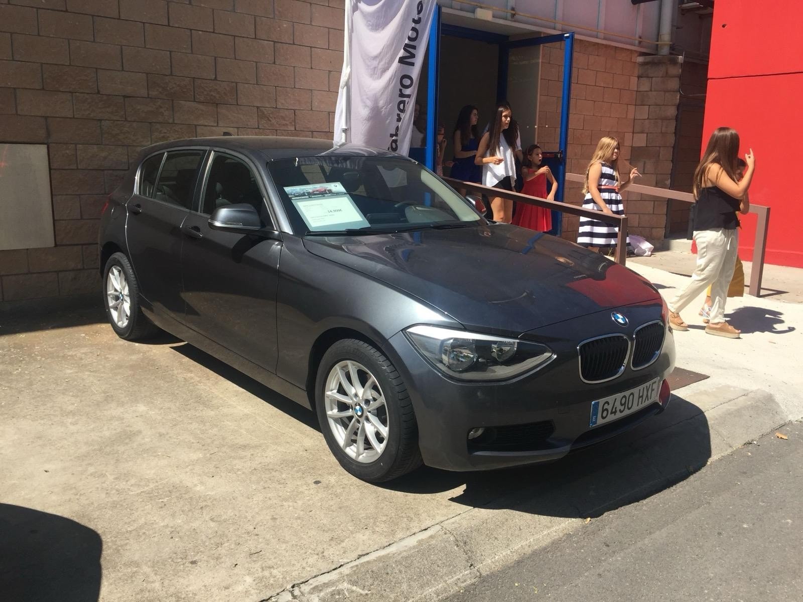 Numer rejestracyjny 6490HXF posiada BMW SERIE 1