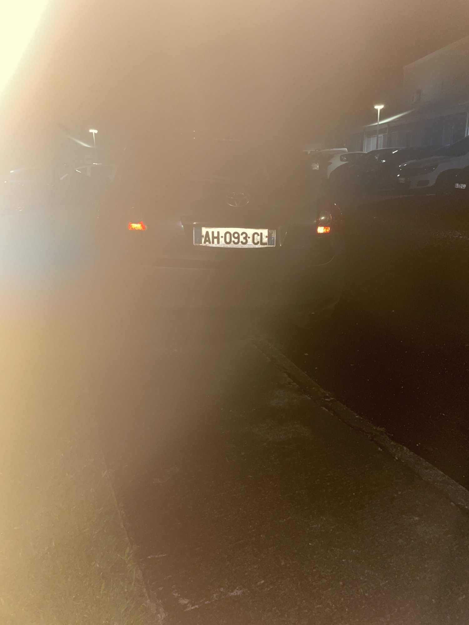 Numer rejestracyjny AH093CL posiada TOYOTA AURIS