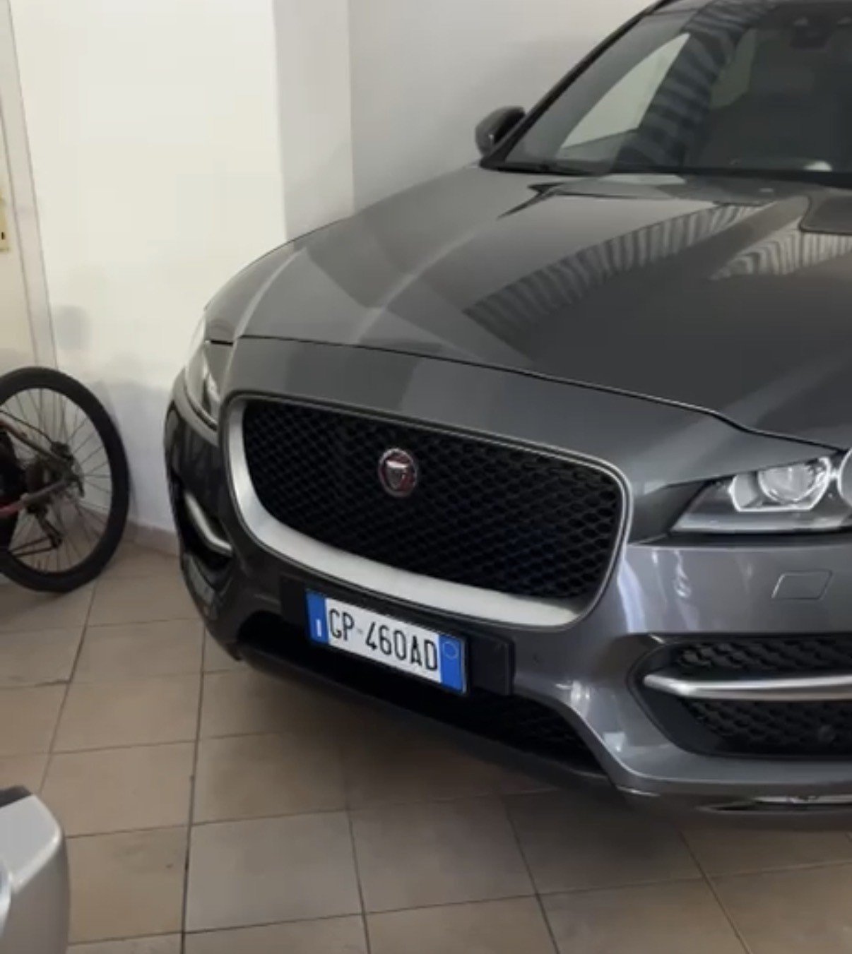 Numer rejestracyjny GP460AD posiada JAGUAR F-Pace