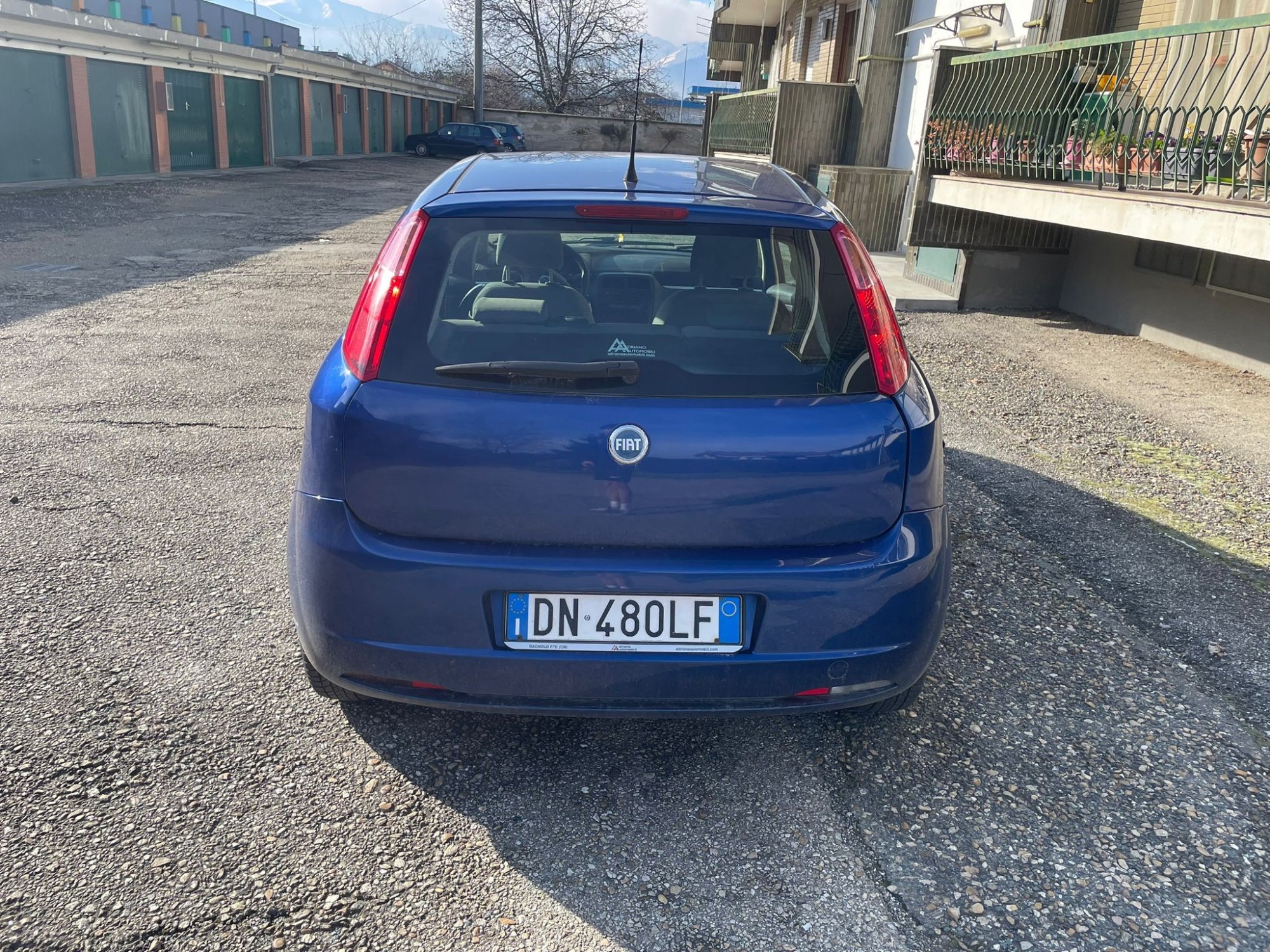 Numer rejestracyjny DN480LF posiada FIAT Grande Punto