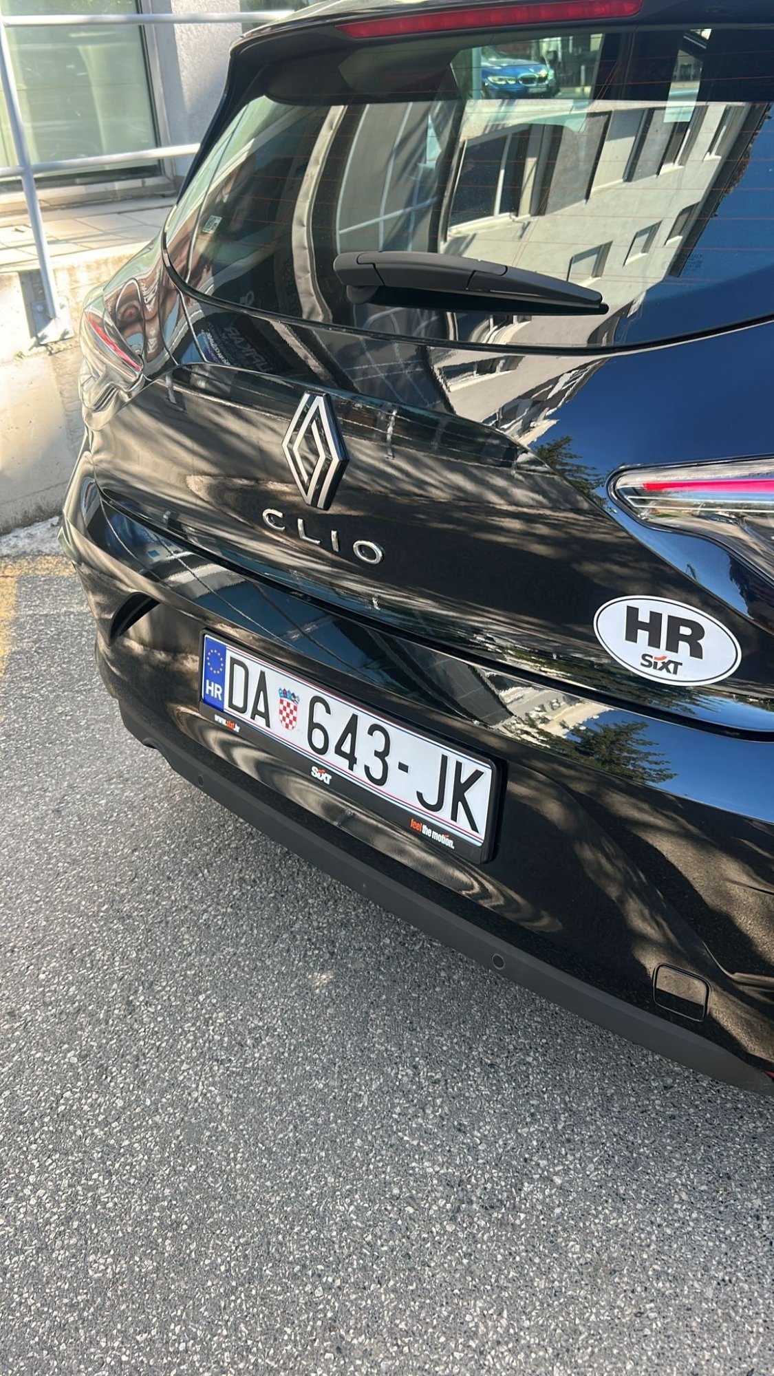 Numer rejestracyjny DA643JK posiada Renault Clio