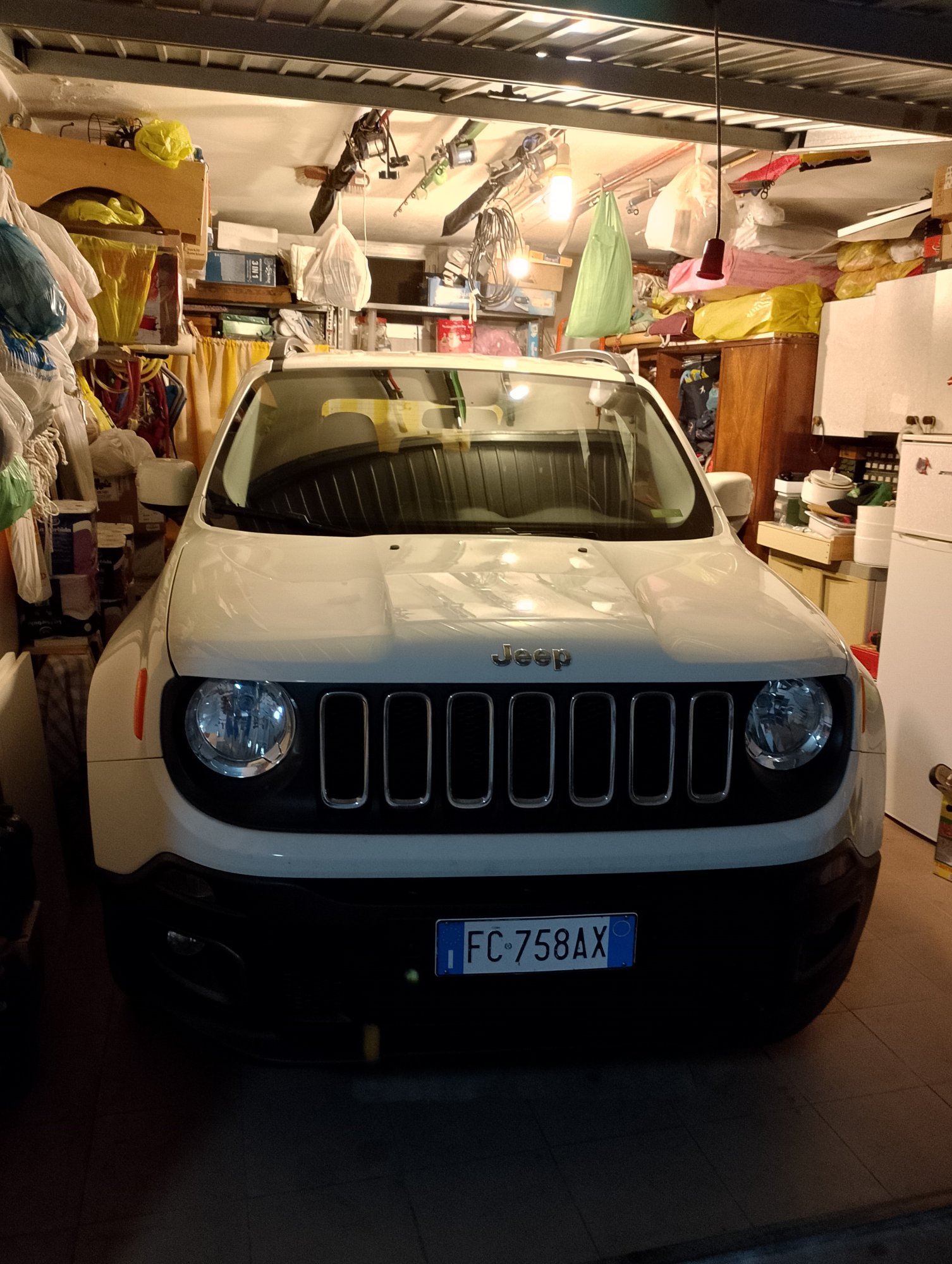 Numer rejestracyjny FC758AX posiada JEEP Renegade