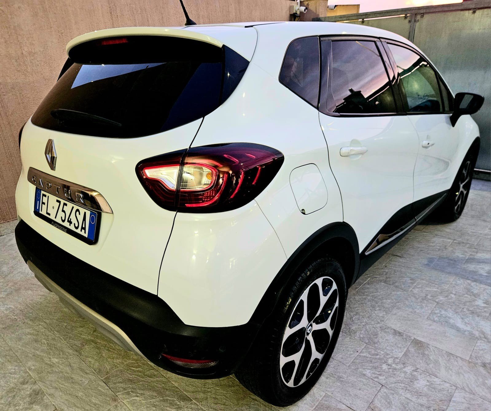 Numer rejestracyjny FL754SA posiada RENAULT Captur 1a serie