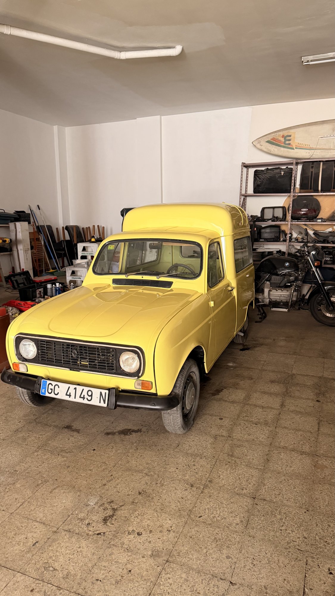 Numer rejestracyjny GC4149N posiada RENAULT 4