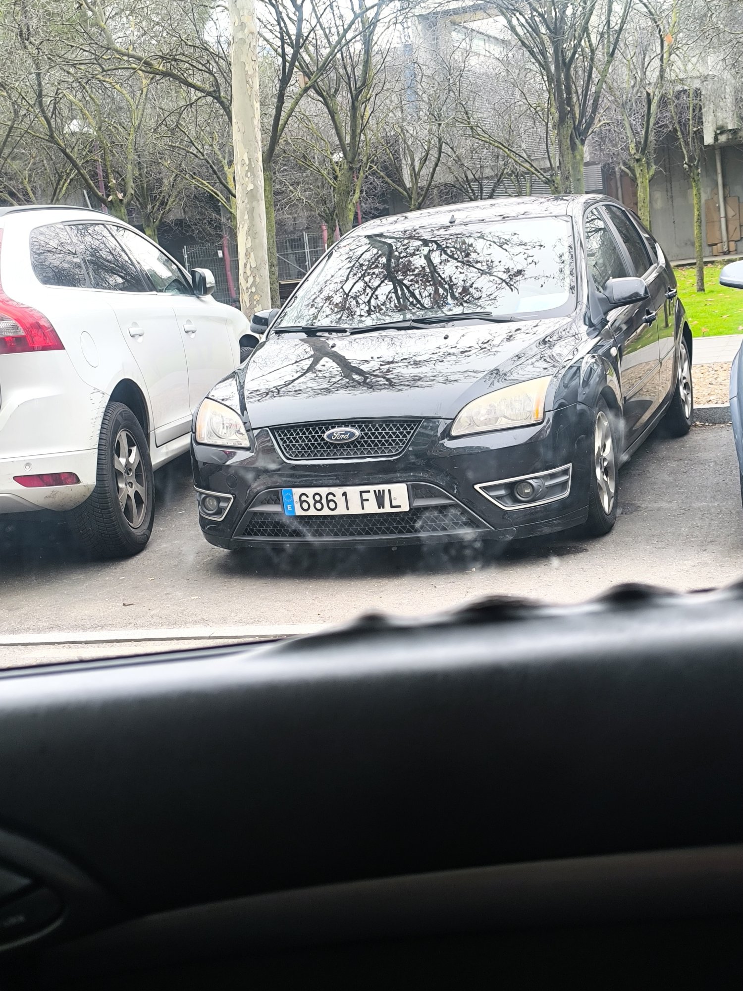 Numer rejestracyjny 6861FWL posiada FORD FOCUS