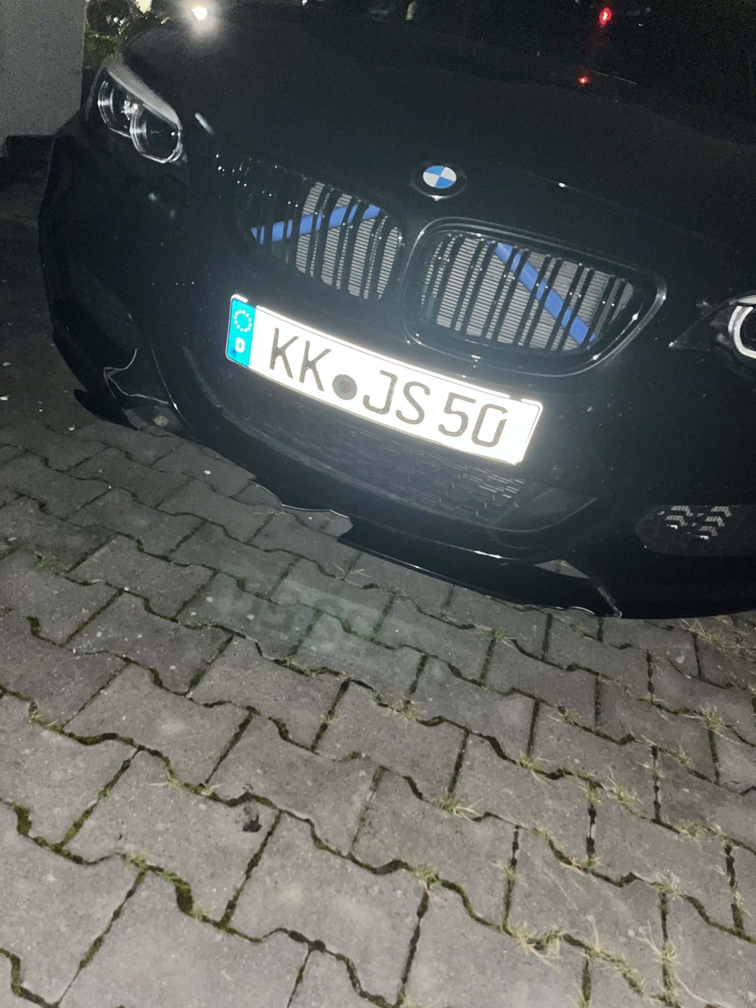 Numer rejestracyjny KKJS50 posiada BMW 