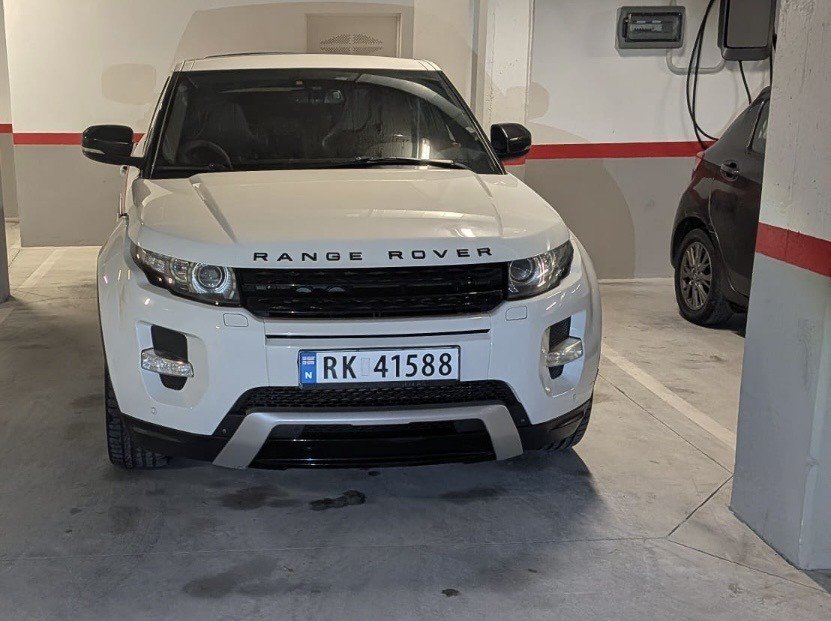 Numer rejestracyjny RK41588 posiada LAND ROVER RANGE ROVER EVOQUE D5T2