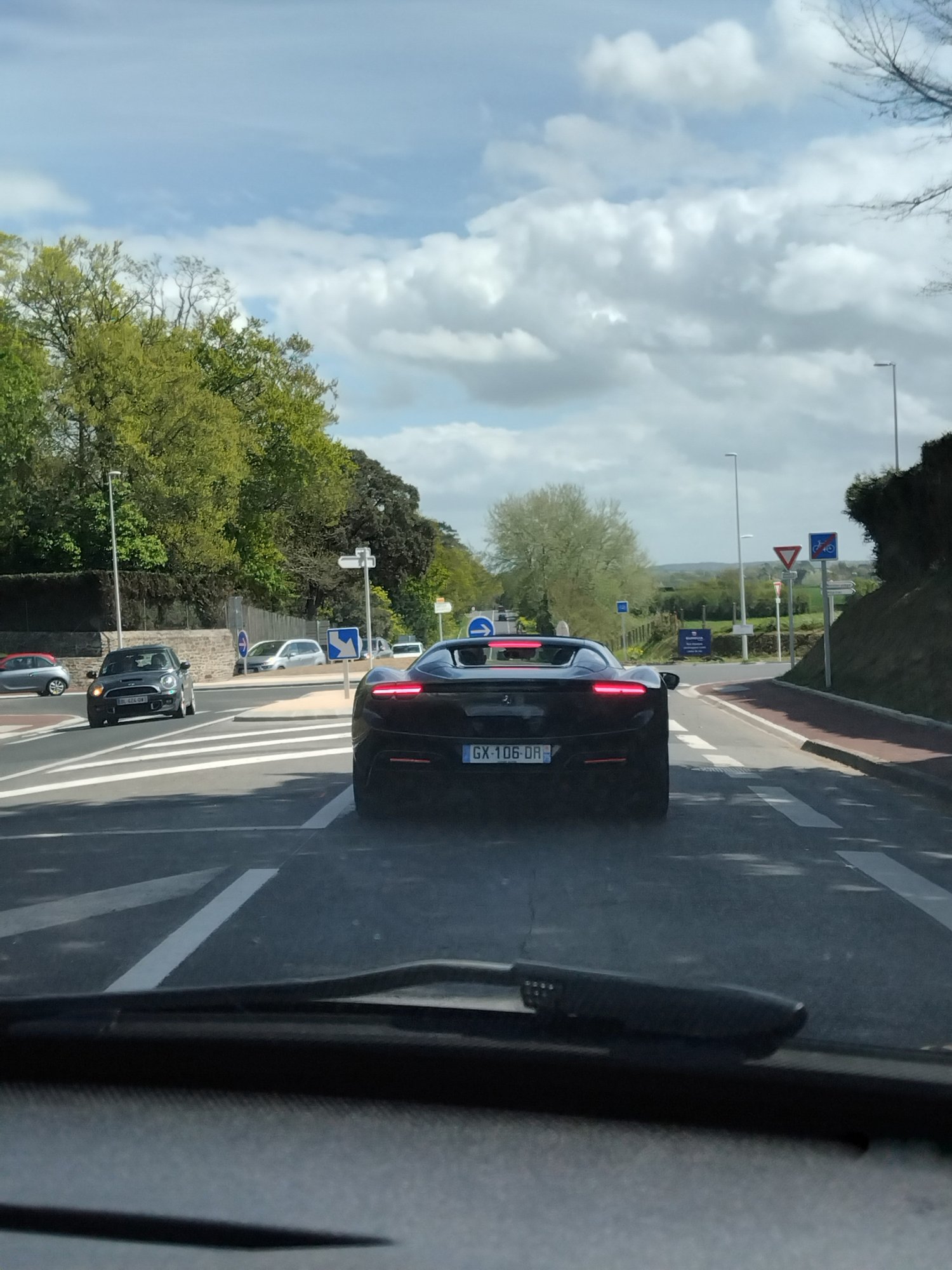 Le numéro d’enregistrement GX106DR a FERRARI ROMA