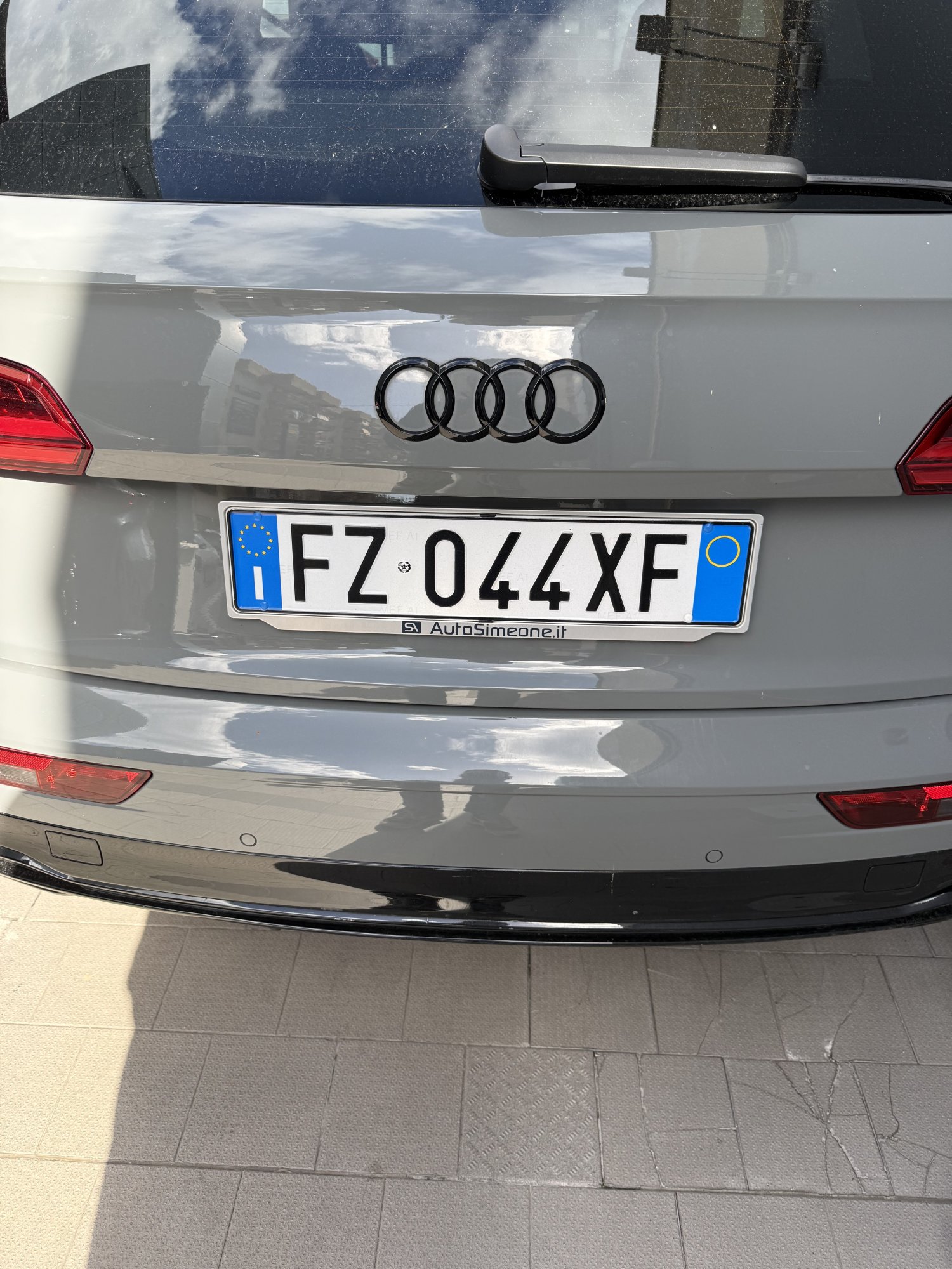 Numer rejestracyjny FZ044XF posiada AUDI Q5 2a serie