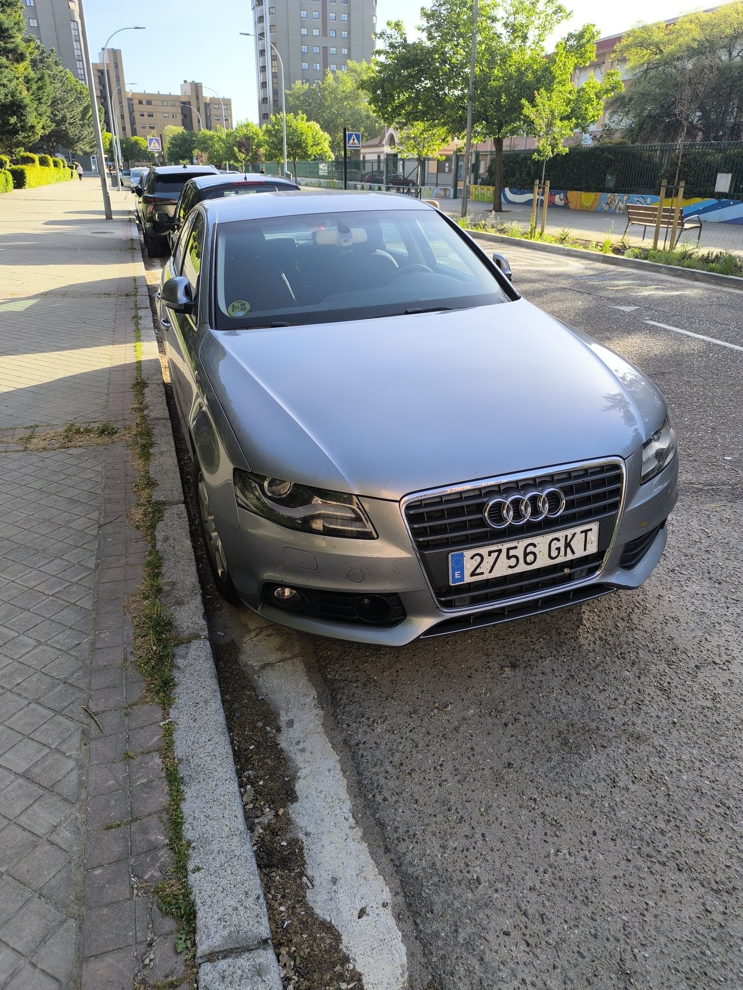 Numer rejestracyjny 2756GKT posiada AUDI A4