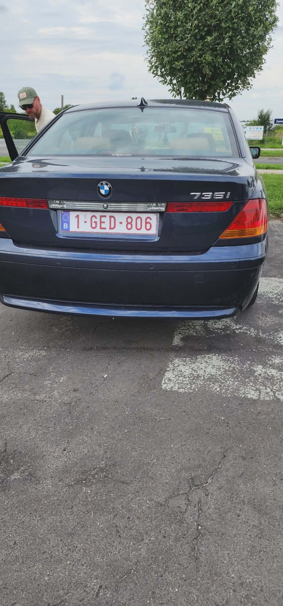 Numer rejestracyjny 1GED806 posiada BMW 7 Series 735i